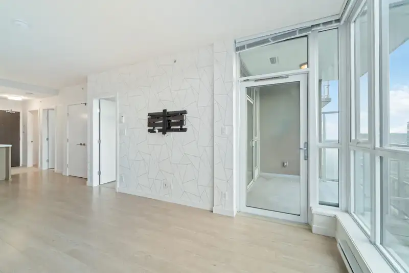1007 271 FRANCIS WAY - photo 1 of 38