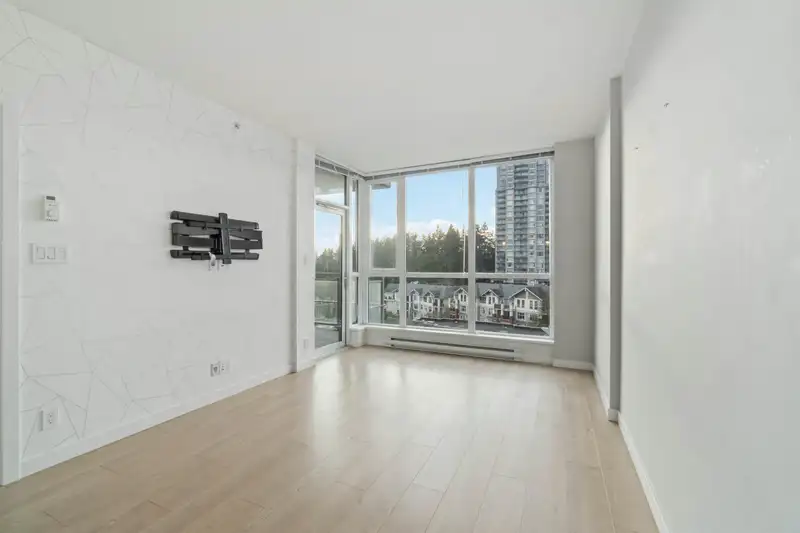 1007 271 FRANCIS WAY - photo 2 of 38