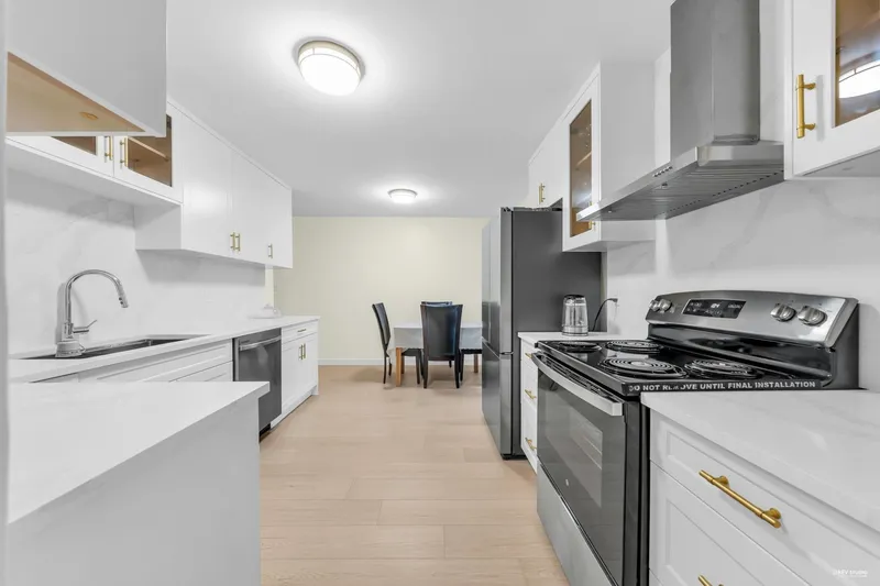 1382 SUTHERLAND AVENUE - photo 3 of 25