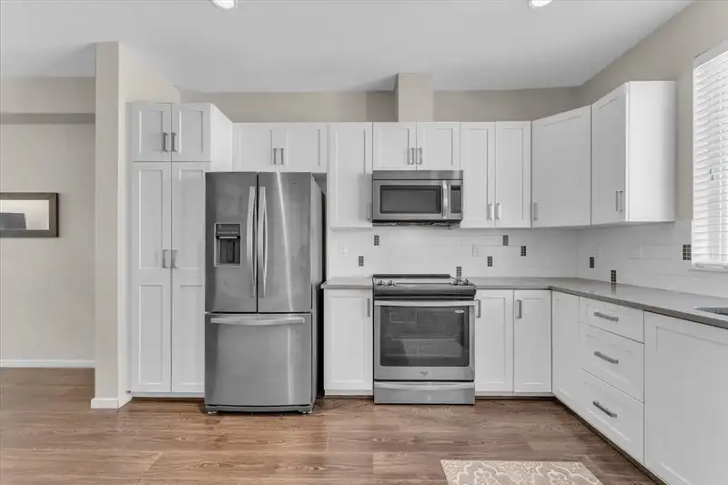 51 5858 142 STREET - photo 4 of 40