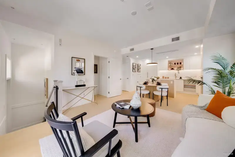 206 918 W 32ND AVENUE - photo 2 of 25