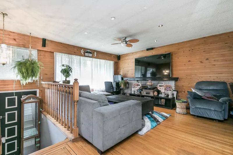 11405 92 AVENUE - photo 1 of 23