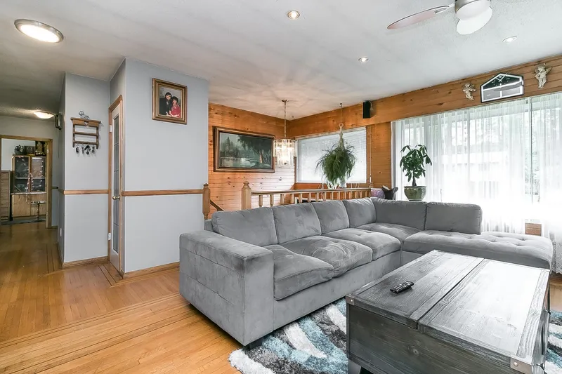 11405 92 AVENUE - photo 3 of 23