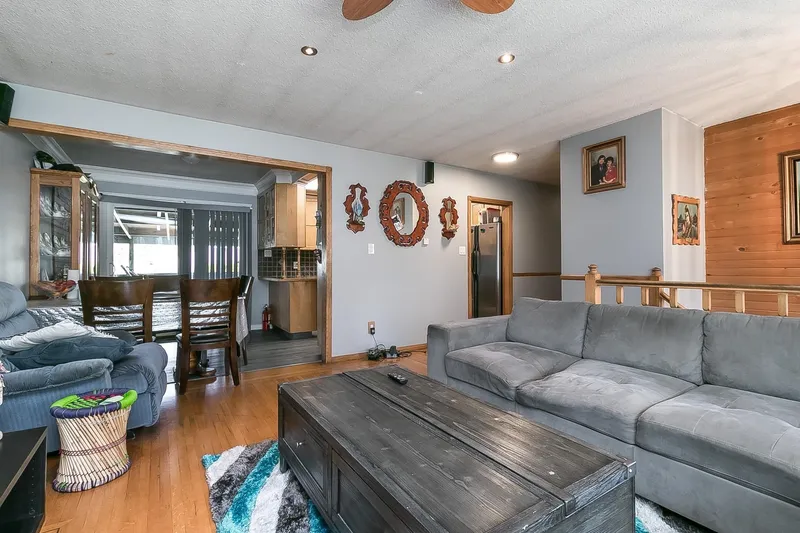 11405 92 AVENUE - photo 4 of 23