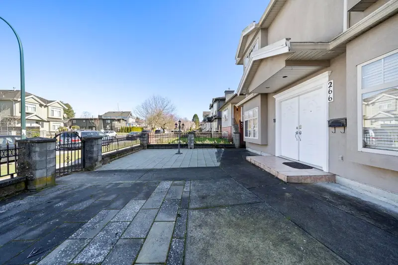 266 E 55TH AVENUE - photo 3 of 10