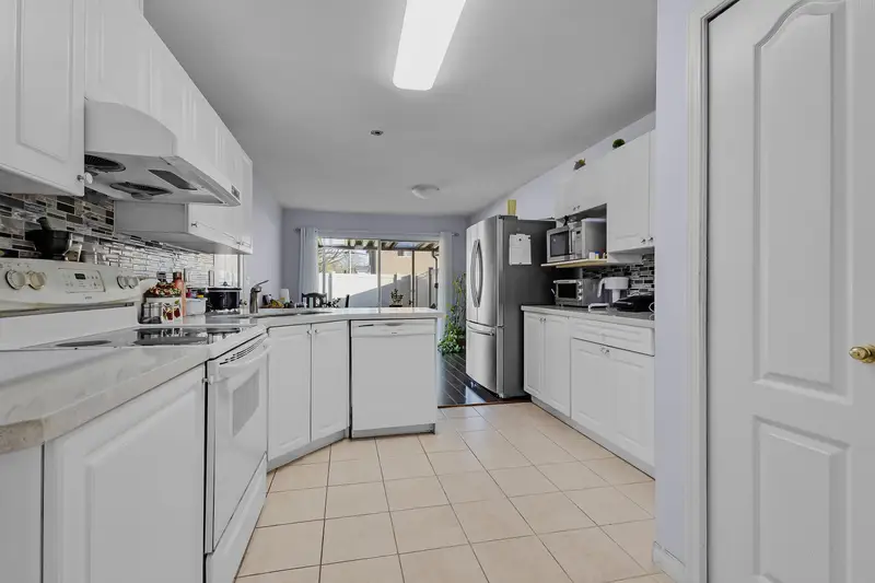 15 7250 122 STREET - photo 4 of 22