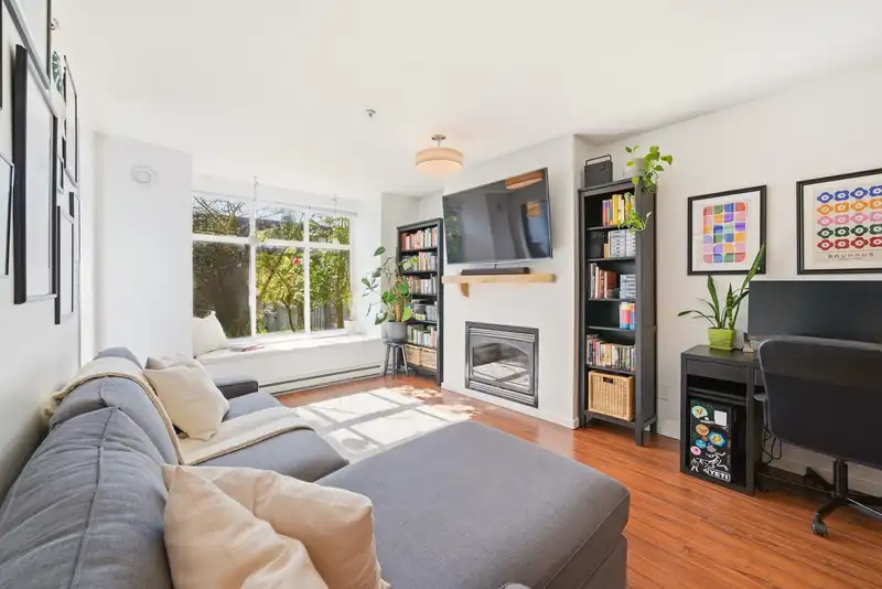 113 1111 LYNN VALLEY ROAD - photo 2 of 32