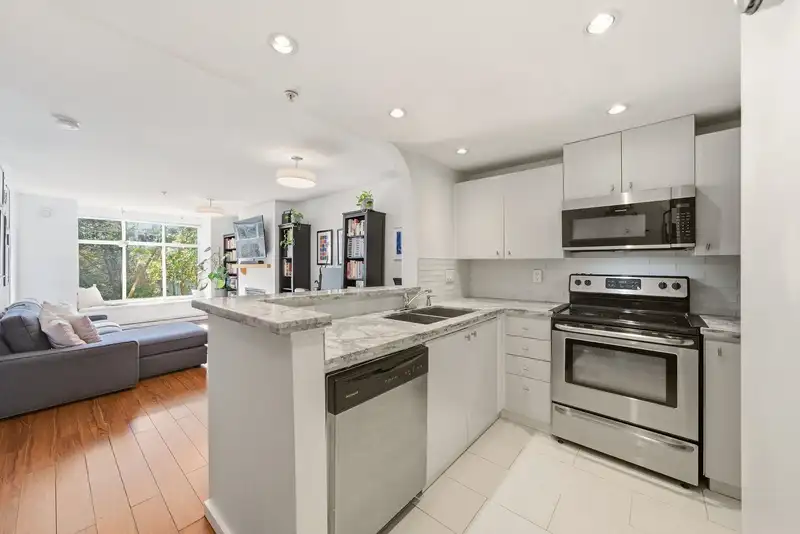 113 1111 LYNN VALLEY ROAD - photo 3 of 32