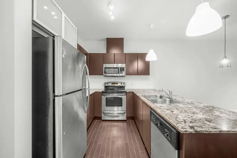 405 9655 KING GEORGE BOULEVARD - photo 2 of 24