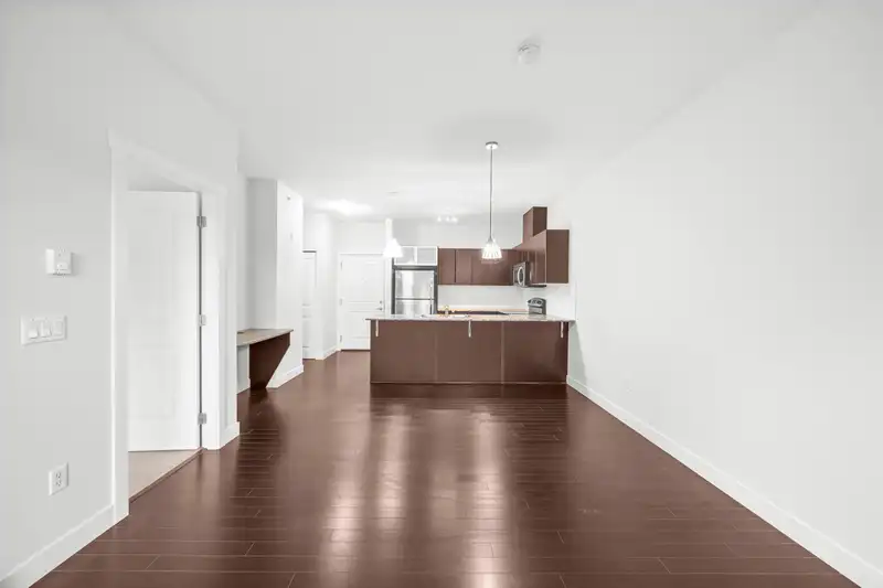 405 9655 KING GEORGE BOULEVARD - photo 4 of 24