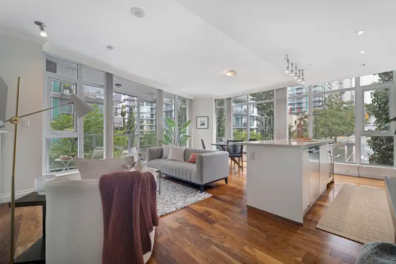209 199 VICTORY SHIP WAY - photo 1 of 39