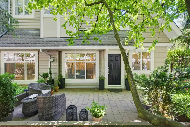 2 1071 LYNN VALLEY ROAD - photo 1 of 29