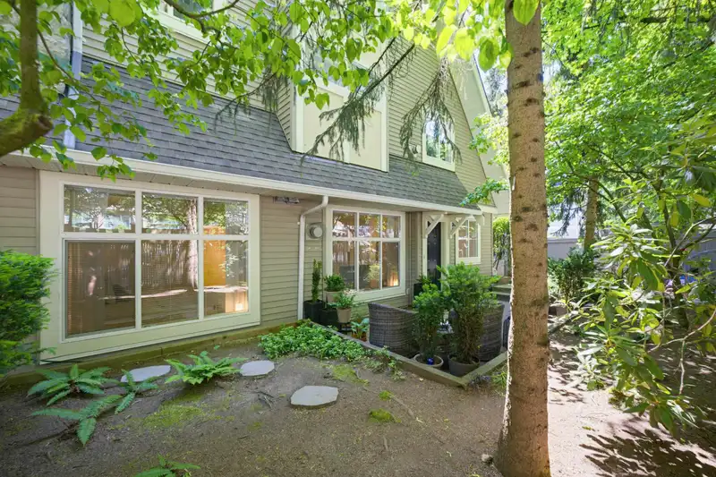 2 1071 LYNN VALLEY ROAD - photo 3 of 29
