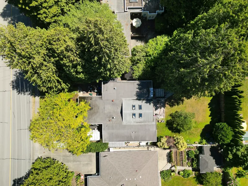 5428 16 AVENUE - photo 2 of 3