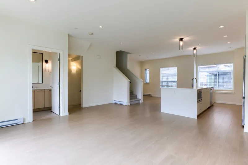 6 629 SOUTH DYKE ROAD - photo 3 of 23