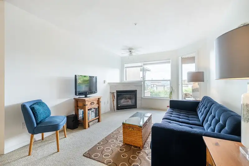 403 78 RICHMOND STREET - photo 2 of 38