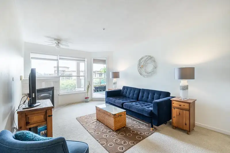 403 78 RICHMOND STREET - photo 3 of 38