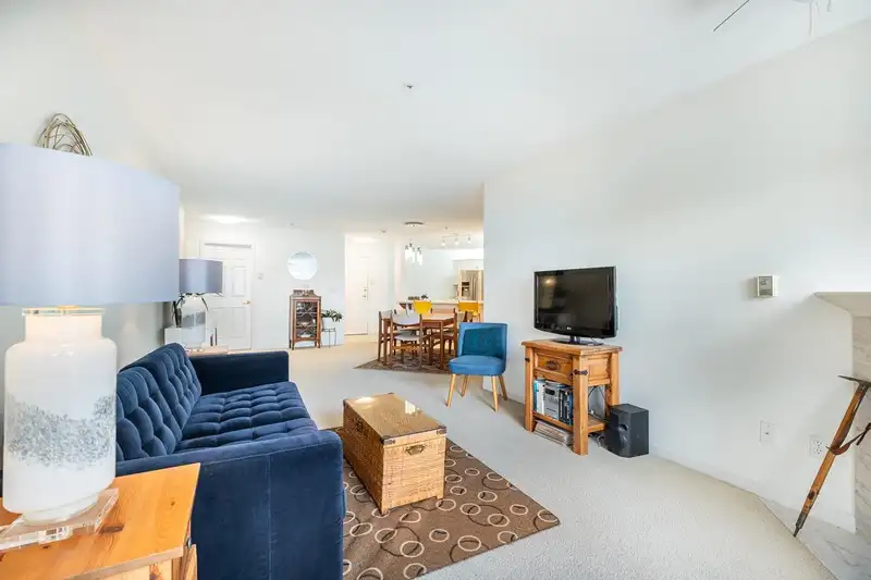 403 78 RICHMOND STREET - photo 4 of 38