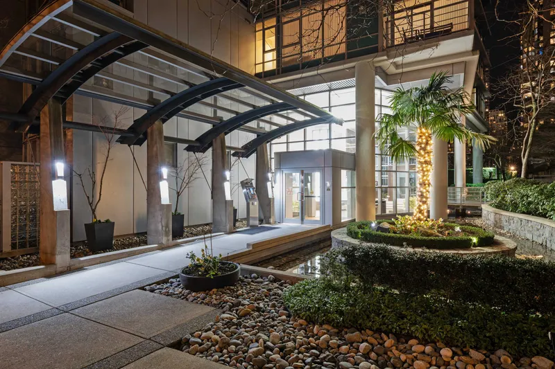 3002 1483 HOMER STREET - photo 2 of 25