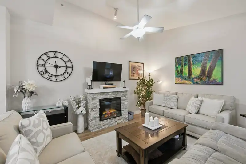 408 100 CAPILANO ROAD - photo 4 of 23