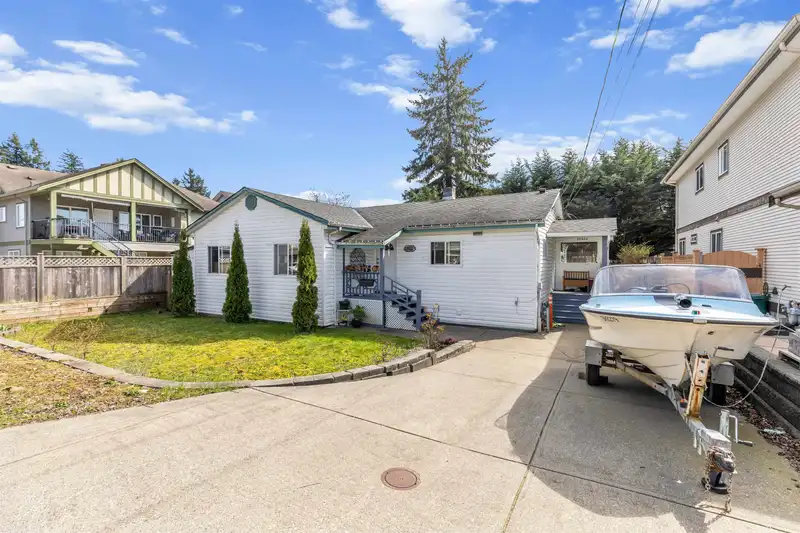 32622 EGGLESTONE AVENUE - photo 2 of 40