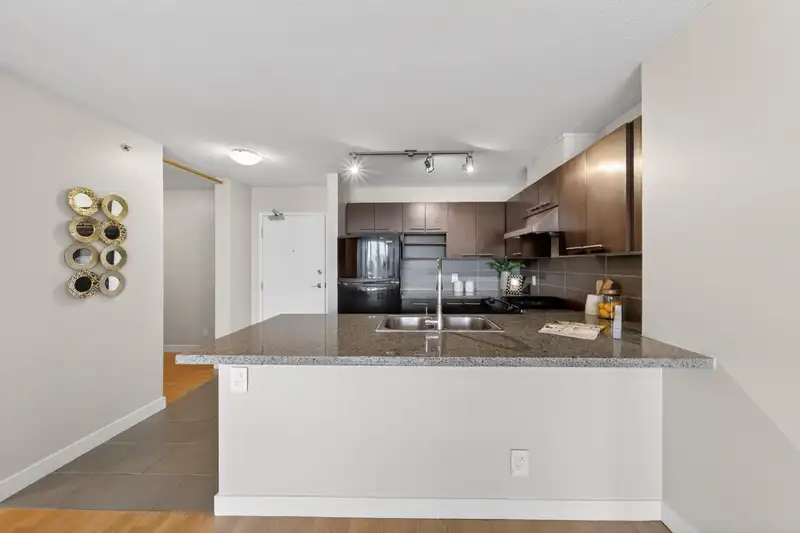 802 9171 FERNDALE ROAD - photo 4 of 23