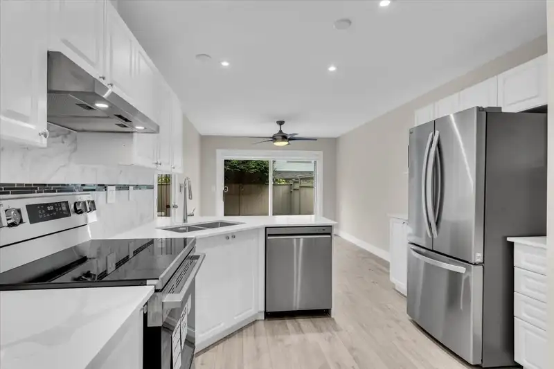 42 12165 75 AVENUE - photo 2 of 34