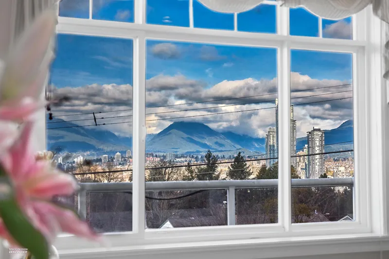 3939 ELMWOOD STREET - photo 1 of 25