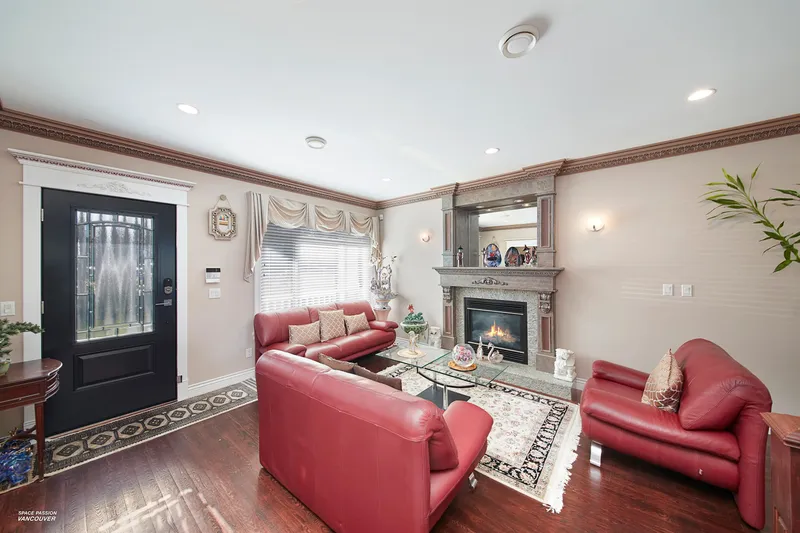 3939 ELMWOOD STREET - photo 4 of 25