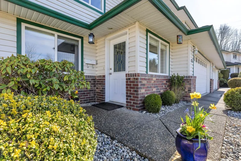 21 34250 HAZELWOOD AVENUE - photo 3 of 25