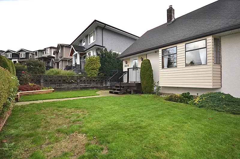 3578 HAIDA DRIVE - photo 3 of 28