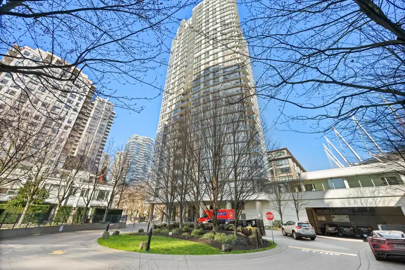 2005 928 BEATTY STREET - photo 1 of 36