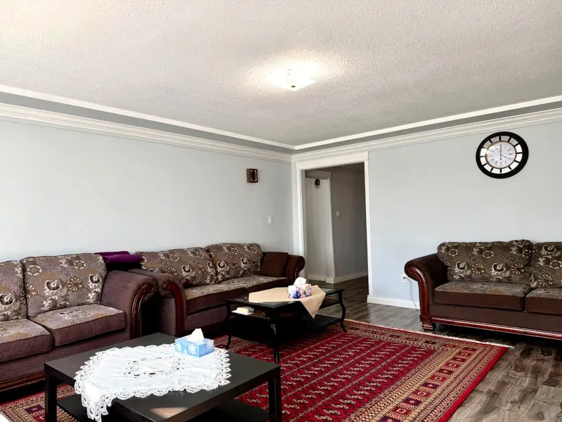 13443 91 AVENUE - photo 4 of 14