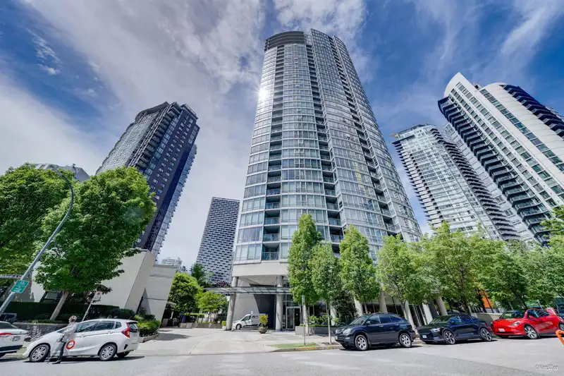 1701 1495 RICHARDS STREET - photo 1 of 19