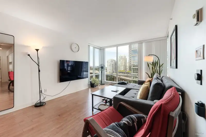 1701 1495 RICHARDS STREET - photo 4 of 19