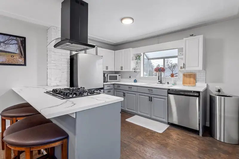 20156 WANSTEAD STREET - photo 1 of 40