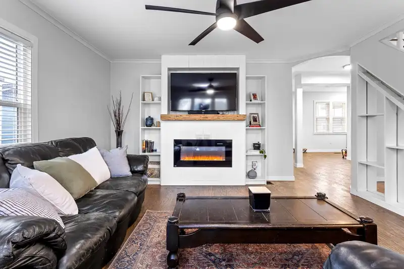 20156 WANSTEAD STREET - photo 2 of 40