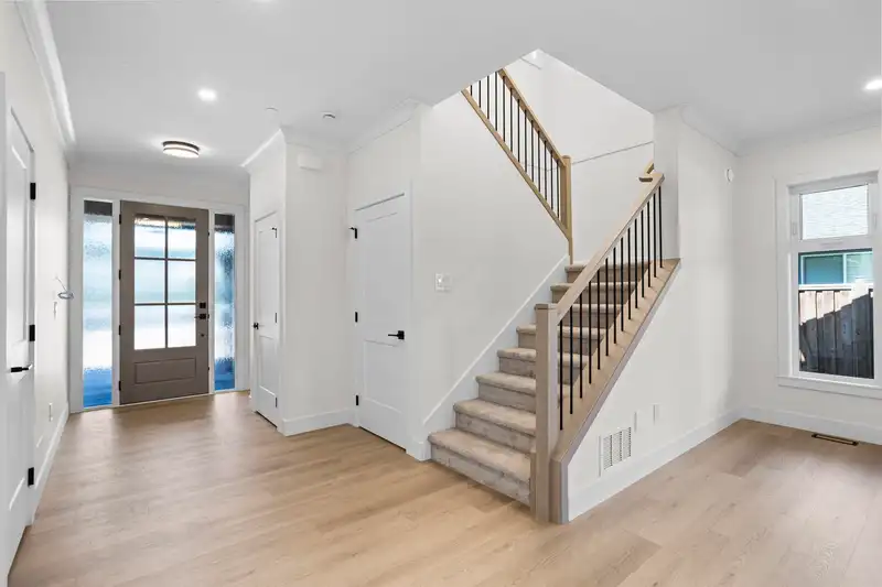 20619 123 AVENUE - photo 4 of 40