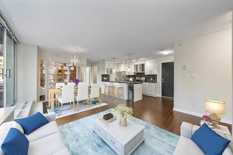 302 633 ABBOTT STREET - photo 2 of 40