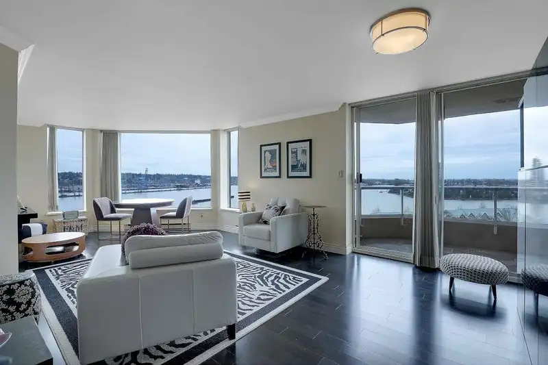 1104 1045 QUAYSIDE DRIVE - photo 2 of 40