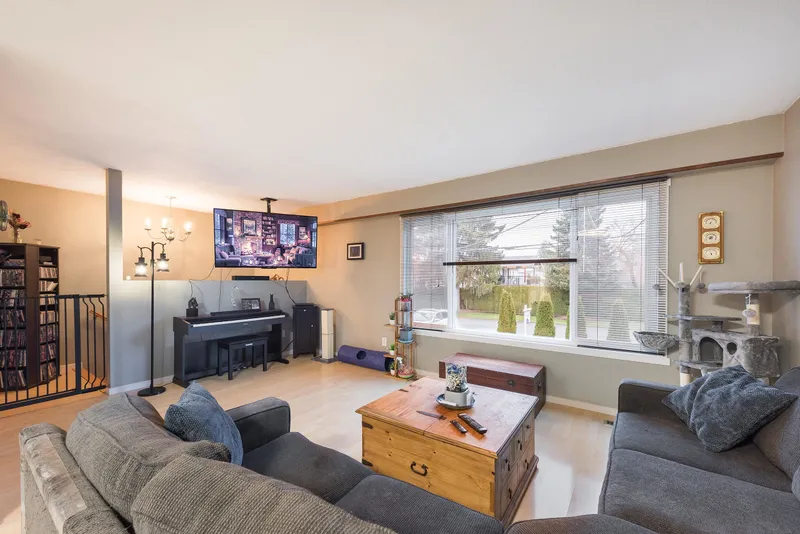 10283 KENT ROAD - photo 4 of 25