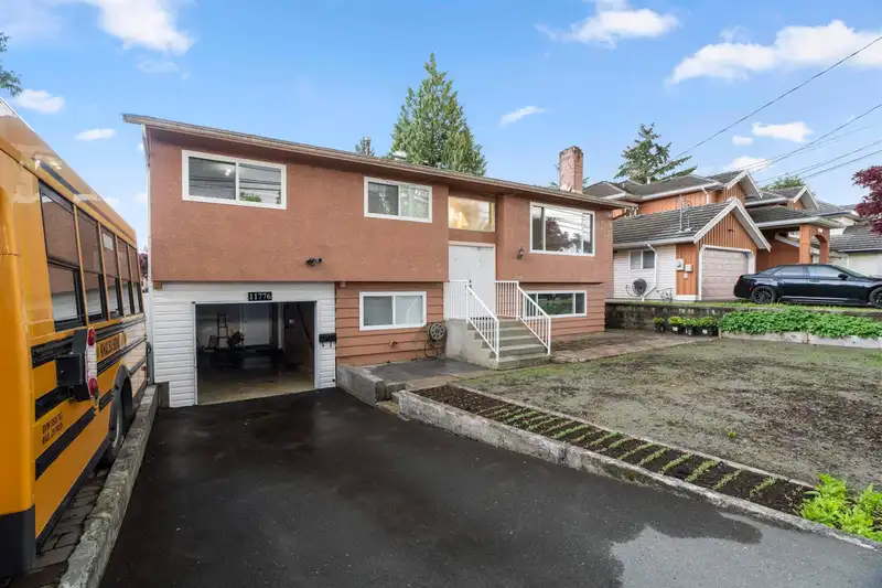 11776 86 AVENUE - photo 2 of 23