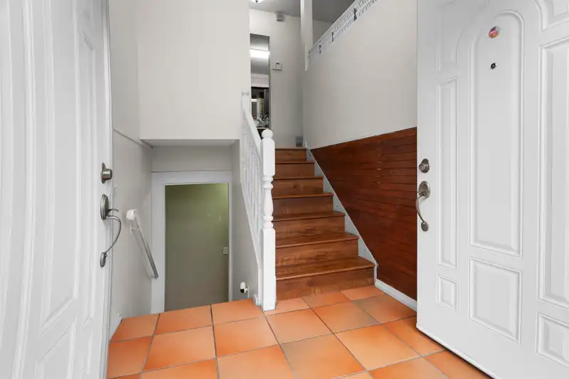 11776 86 AVENUE - photo 4 of 23
