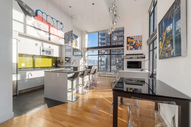 2306 128 W CORDOVA STREET - photo 3 of 15