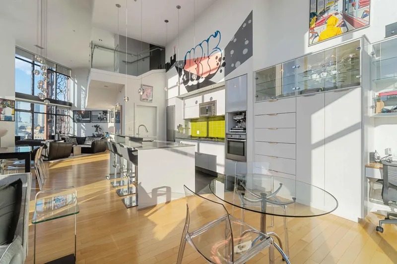 2306 128 W CORDOVA STREET - photo 4 of 15