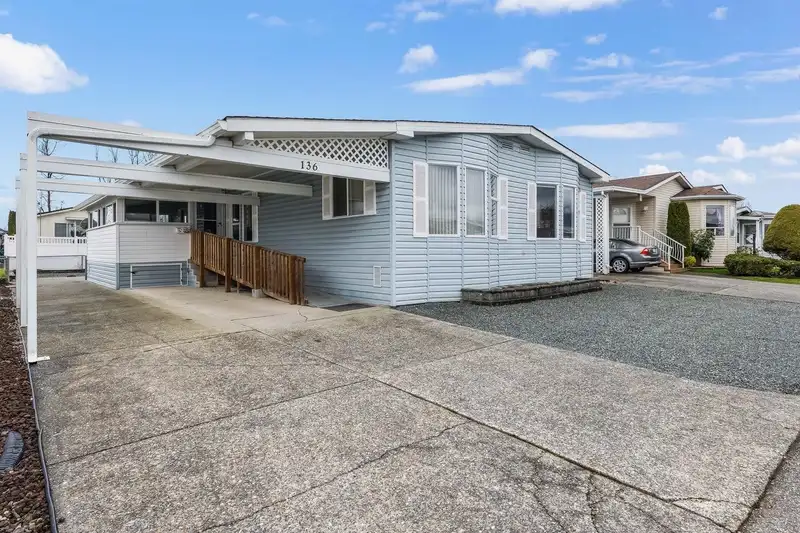 136 9055 ASHWELL ROAD - photo 3 of 33