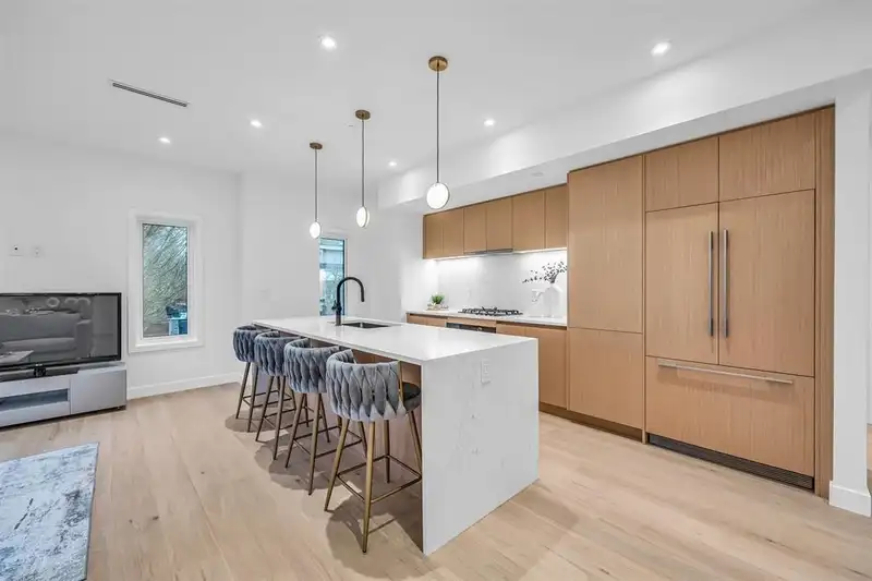 1016 W 52ND AVENUE - photo 4 of 24