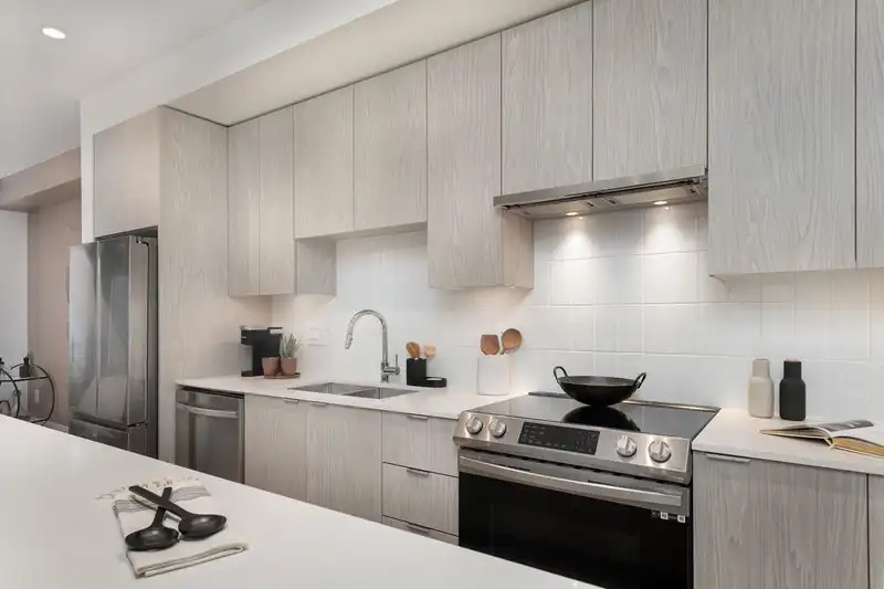 25 16355 21 AVENUE - photo 1 of 9