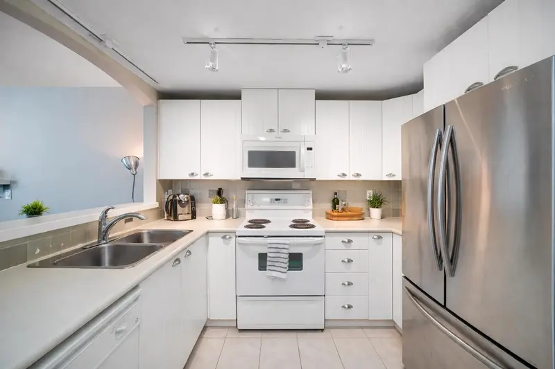 15 1015 LYNN VALLEY ROAD - photo 3 of 14