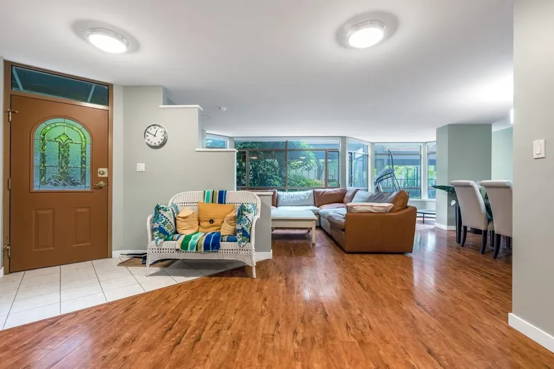 101 15111 RUSSELL AVENUE - photo 2 of 25